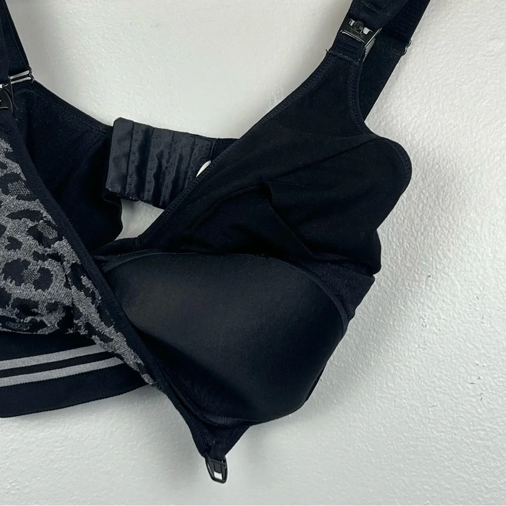 Momcozy black gray leopard 4-in-1 Hands Free Seamless Stretch Pumping Bra, M.